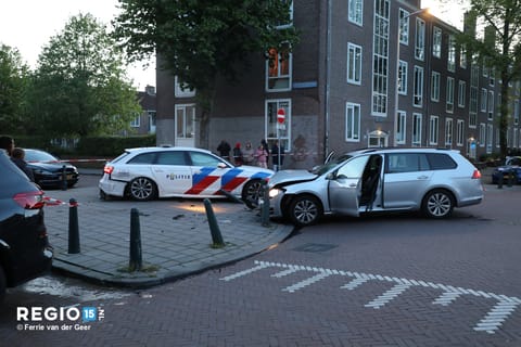 Politie auto betrokken bij aanrijding Anna Bijnslaan