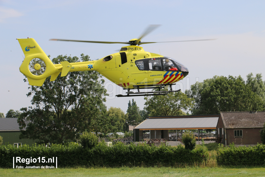 w-Auto te water langs Noordeindseweg-23